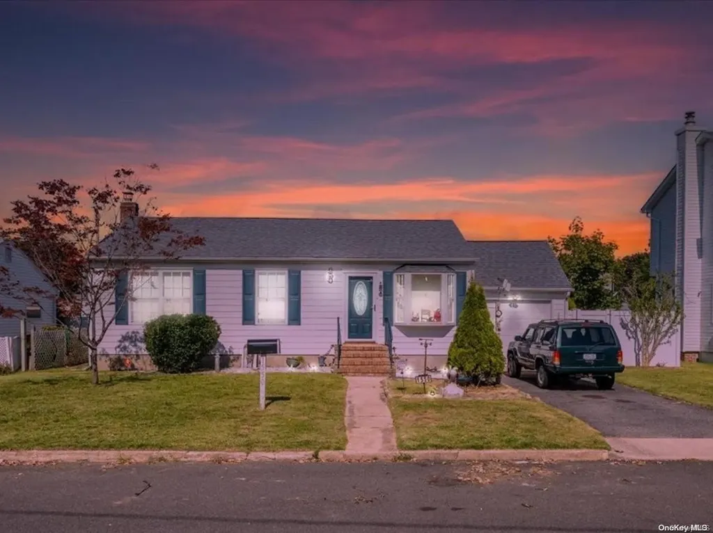 1550 6th Street West Babylon NY 11704
