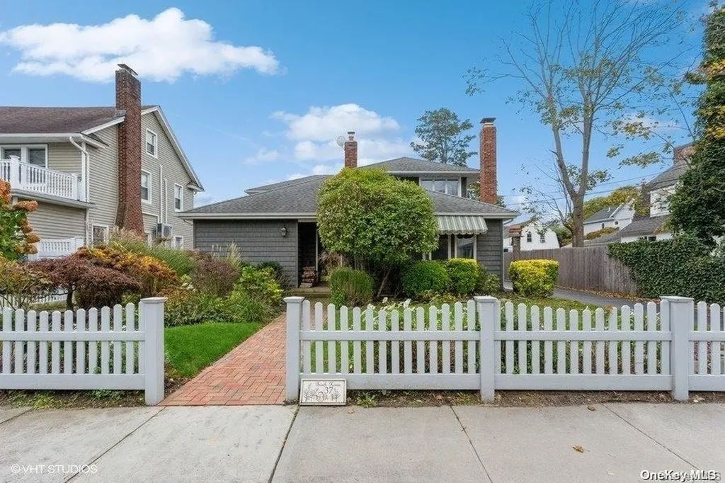 37 Trinity Place Hewlett NY 11557