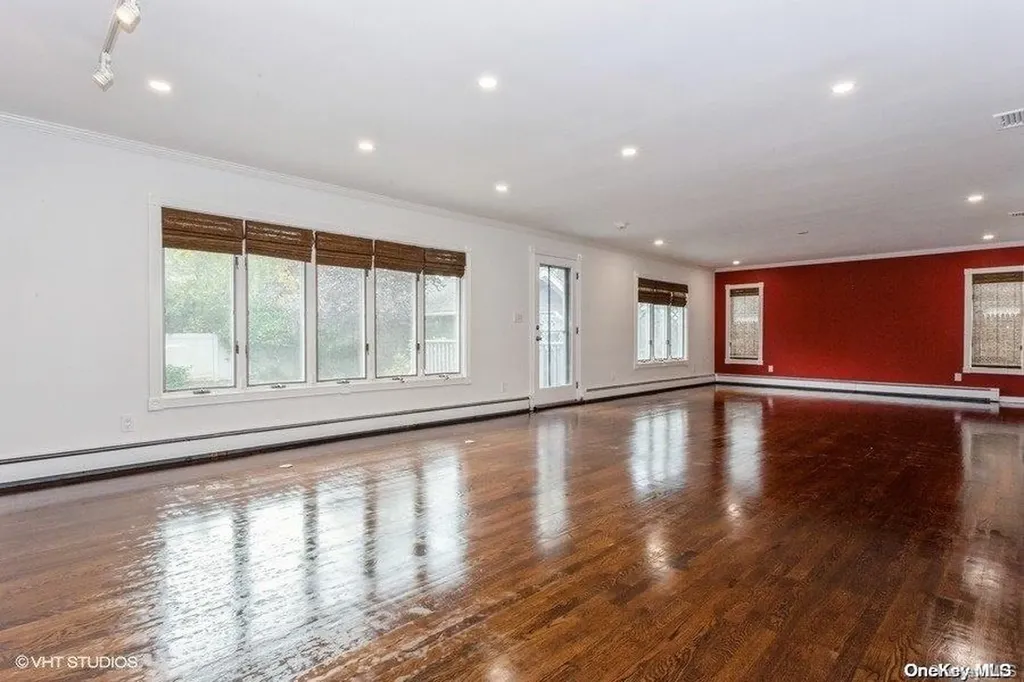 37 Trinity Place Hewlett NY 11557