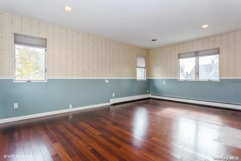 37 Trinity Place Hewlett NY 11557