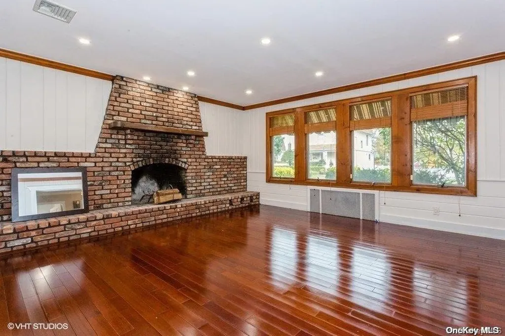 37 Trinity Place Hewlett NY 11557