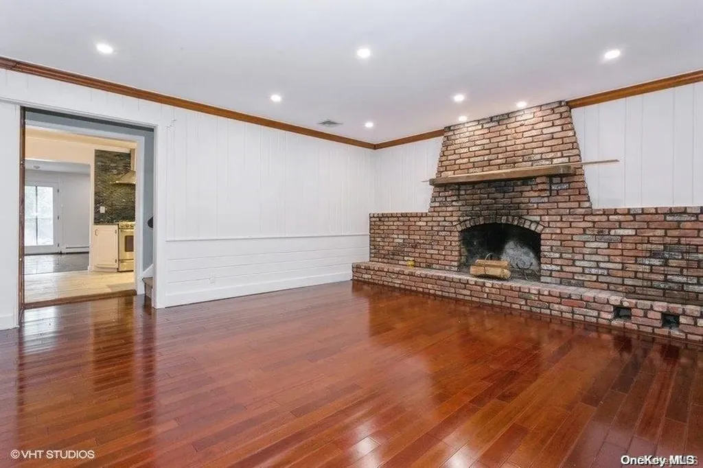 37 Trinity Place Hewlett NY 11557