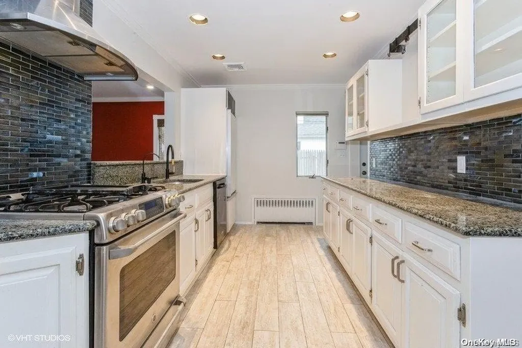 37 Trinity Place Hewlett NY 11557