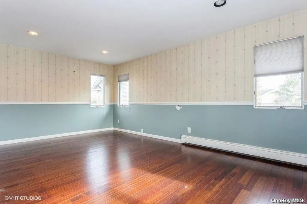 37 Trinity Place Hewlett NY 11557