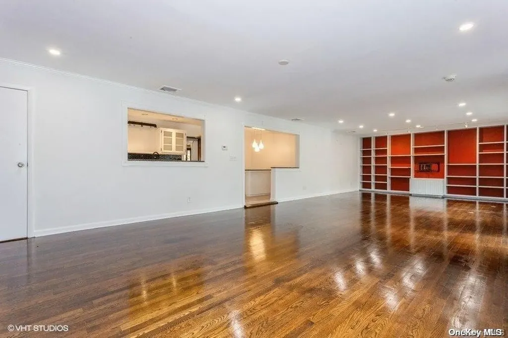 37 Trinity Place Hewlett NY 11557