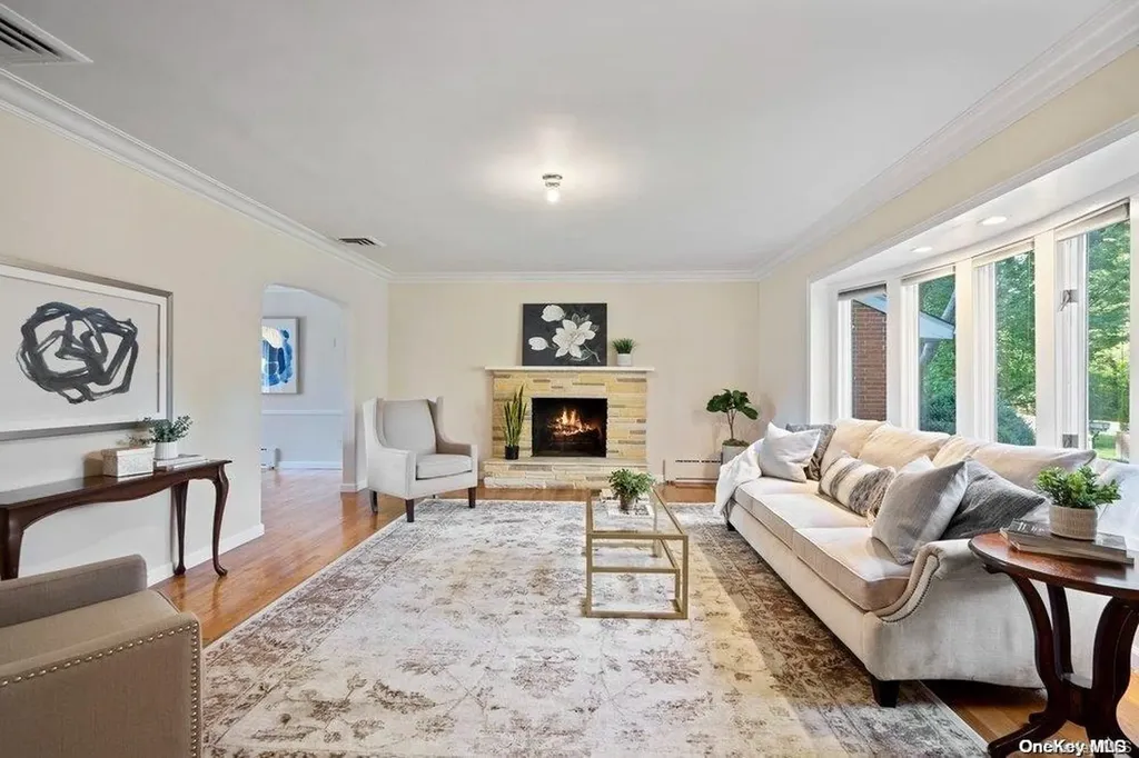2 Hewlett Drive Old Westbury NY 11568