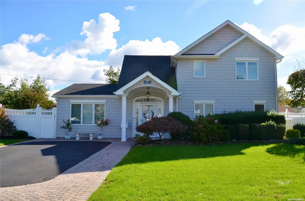 267 Twin Lane E Wantagh NY 11793