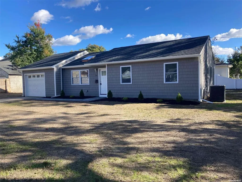 37 Edwin Street Bay Shore NY 11706