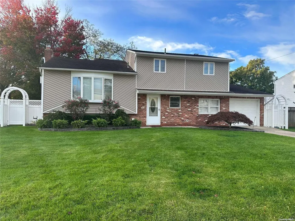12 Lark Drive Centereach NY 11720