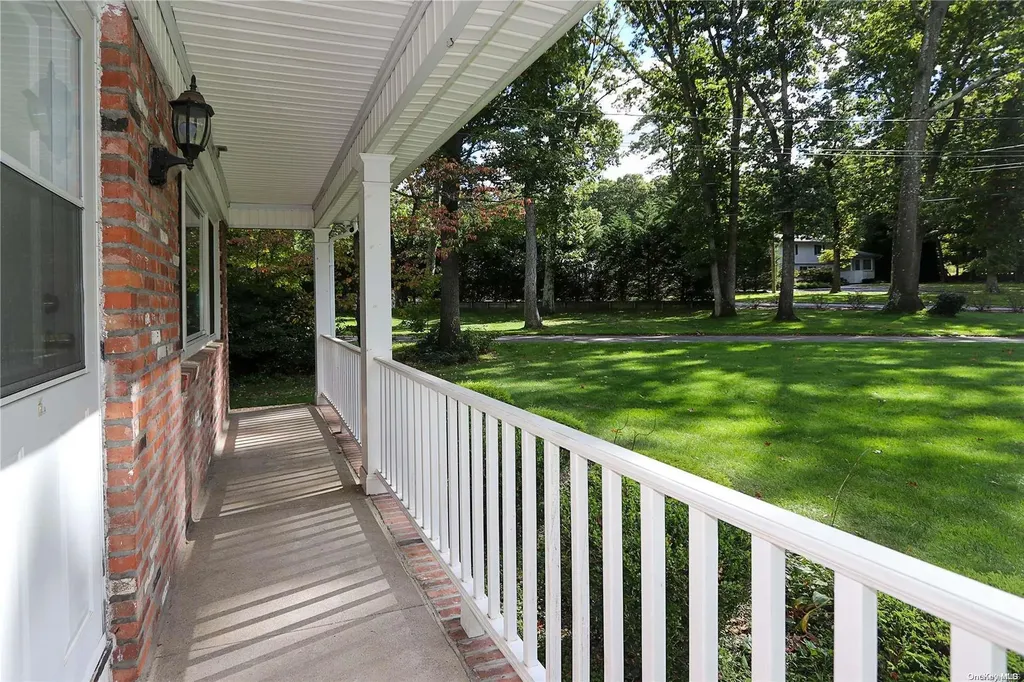 7 Gables Court Dix Hills NY 11746