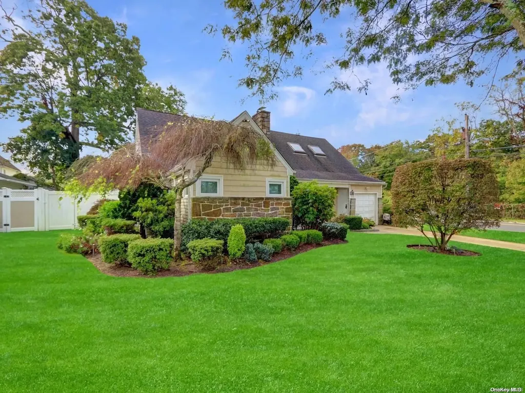 355 Lena Avenue Freeport NY 11520