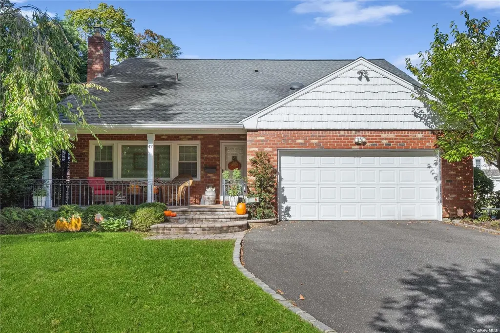 47 Colonial Parkway Manhasset NY 11030