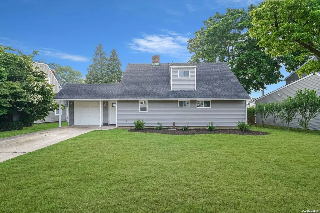 21 Silversmith Lane Levittown NY 11756