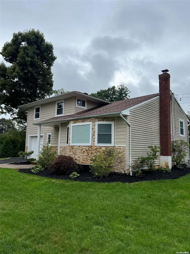 28 Fresno Drive Plainview NY 11803