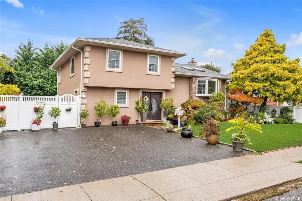 233 Central Park Road Plainview NY 11803
