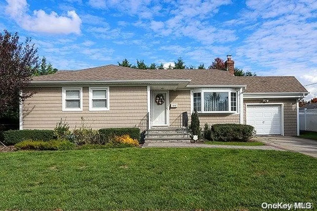 213 Hillcrest Drive Seaford NY 11783
