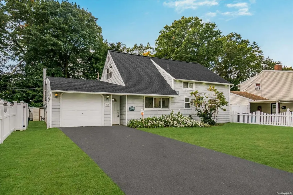 224 Willowood Drive Wantagh NY 11793