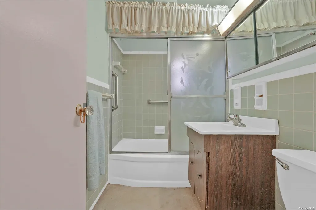 138-25 31 Drive Flushing NY 11354