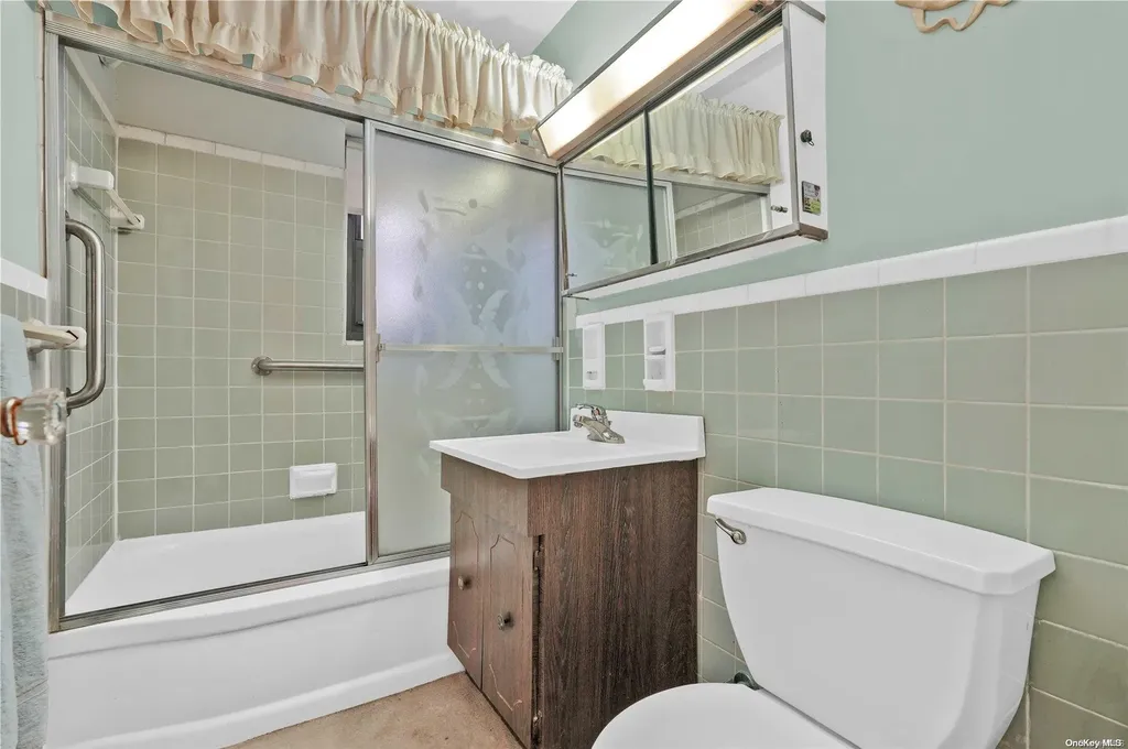 138-25 31 Drive Flushing NY 11354