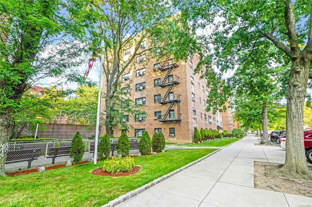 138-25 31 Drive Flushing NY 11354