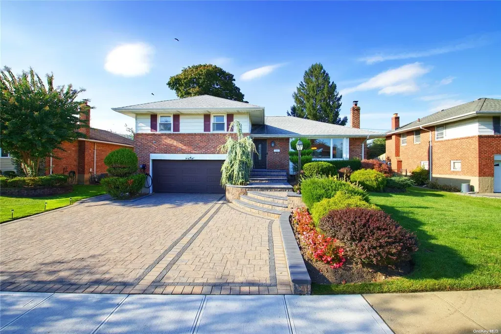 1049 Roxbury Drive Westbury NY 11590