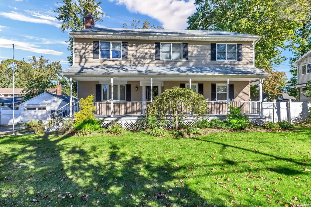 19 Helen Avenue Smithtown NY 11787