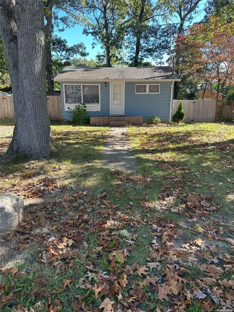 9 Forest Road Centereach NY 11720