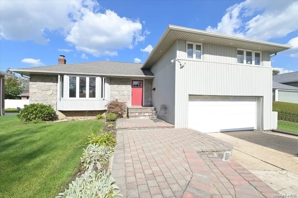 46 Parkway Drive Syosset NY 11791