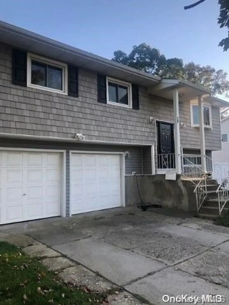 36 Kansas Avenue Bay Shore NY 11706