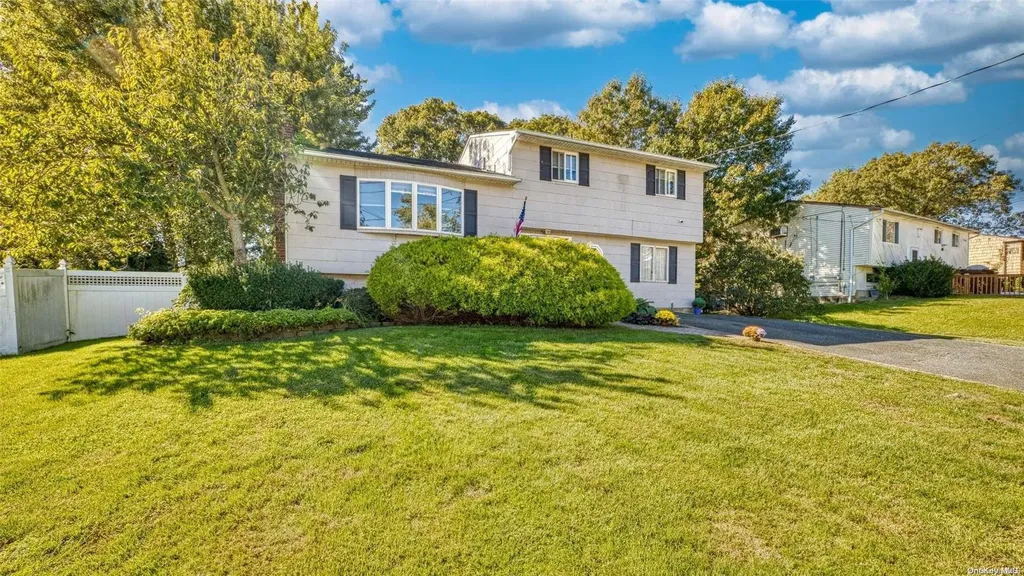 36 Montclair Drive Selden NY 11784