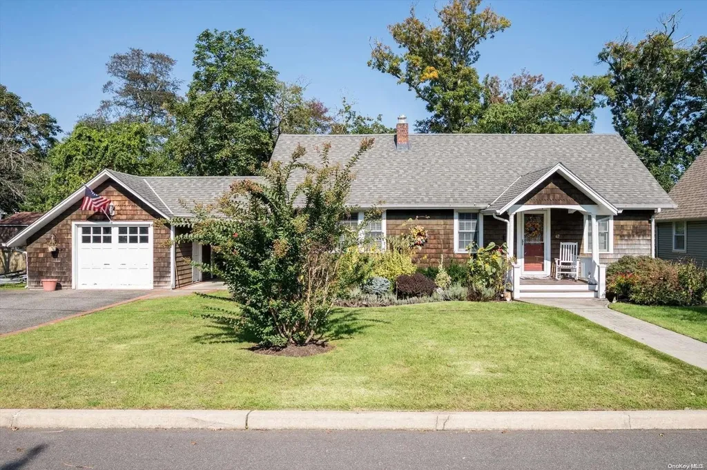47 Bourdette Place Amityville NY 11701