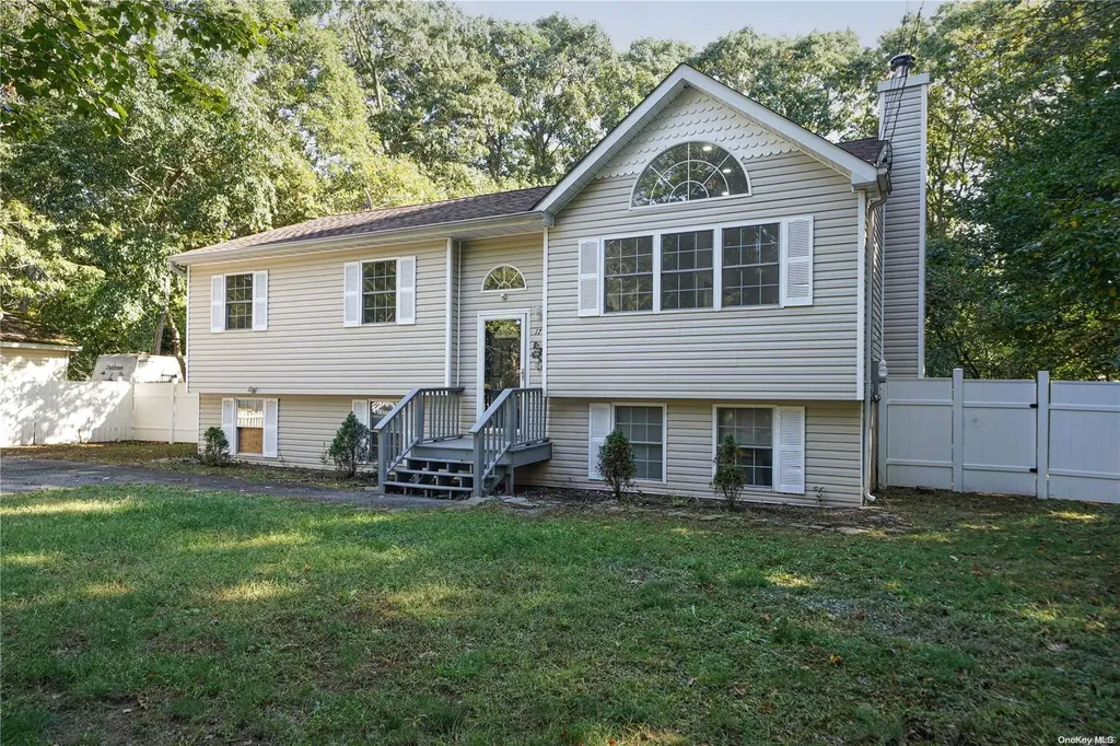 17 Barclay Road Mastic Beach NY 11951
