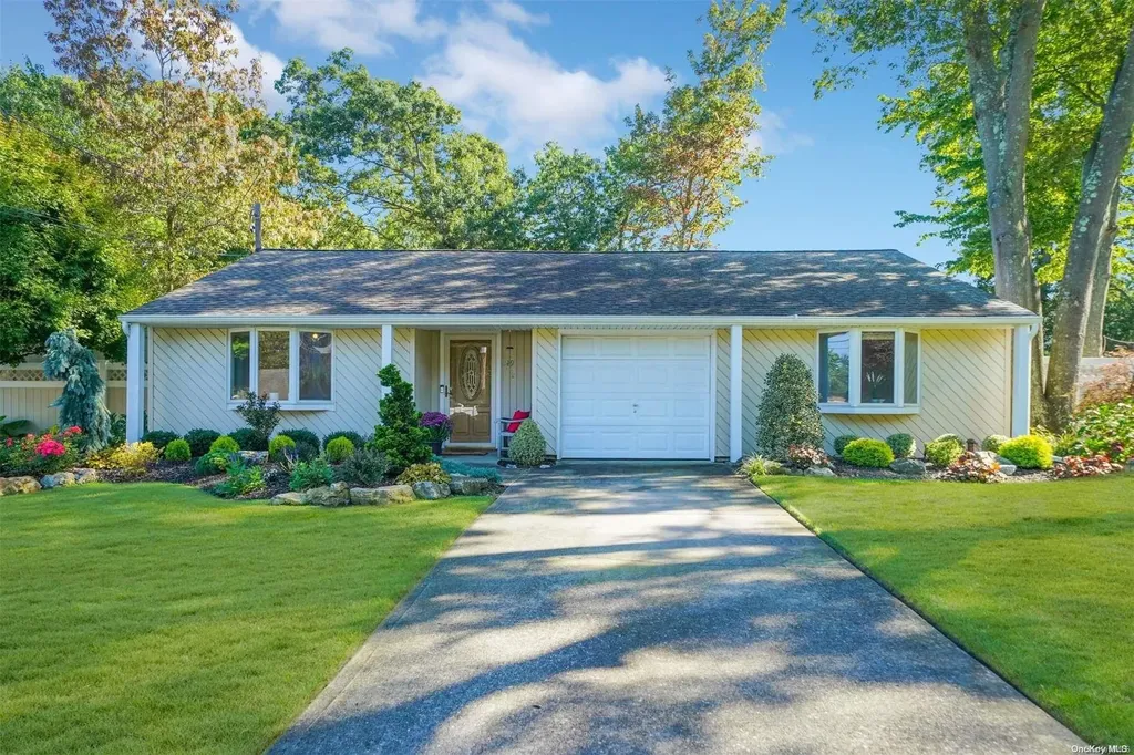 49 Holiday Park Drive Centereach NY 11720