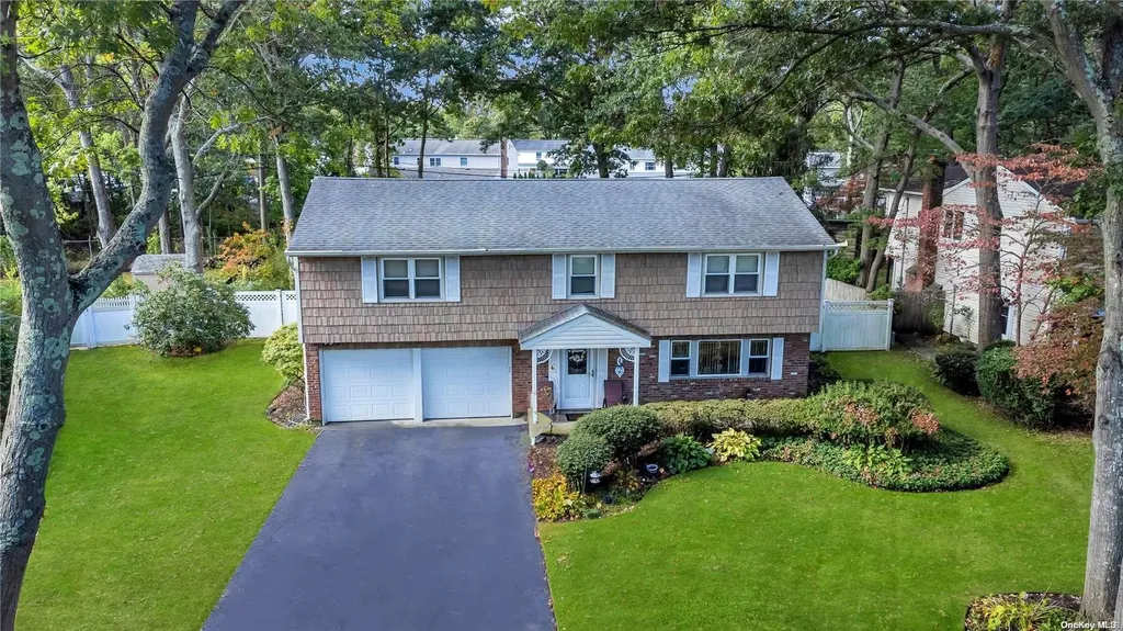 4 Cody Place Lake Grove NY 11755