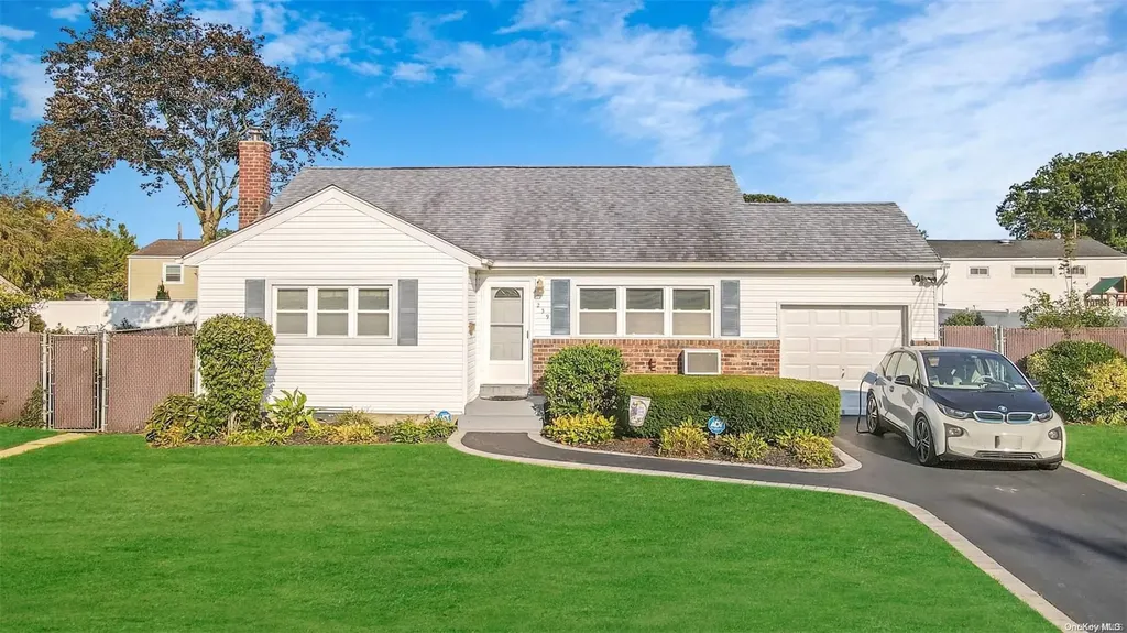 239 E 4th Street Deer Park NY 11729