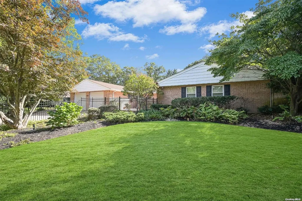 4 Stratton Lane Stony Brook NY 11790