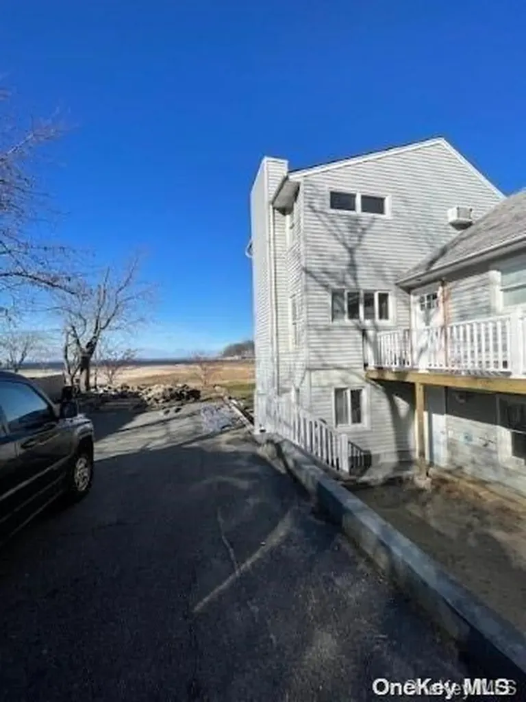 16 The Boulevard Sea Cliff NY 11579
