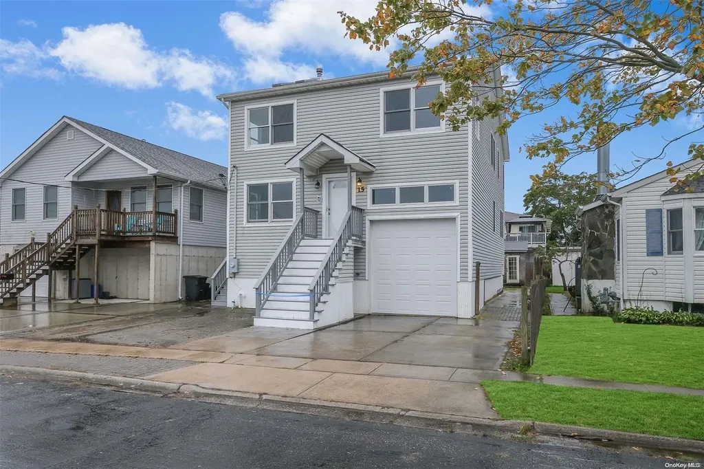15 Piave Terrace Lindenhurst NY 11757