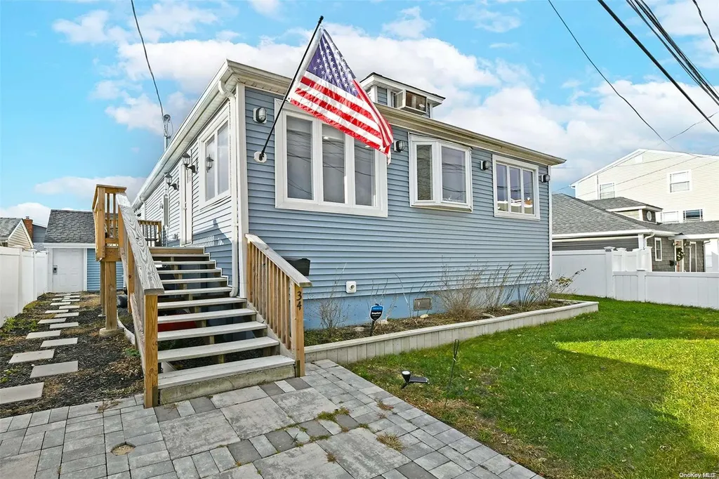 34 Lexington Walk Island Park NY 11558