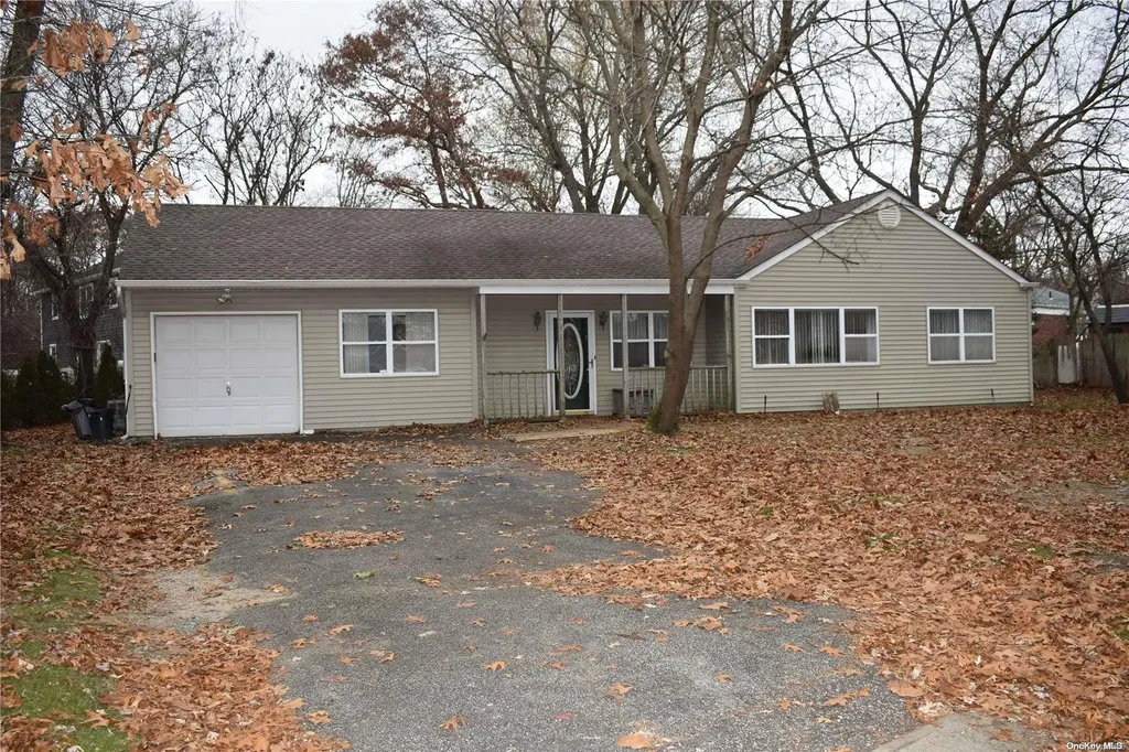 3 Arlene Court Centereach NY 11720