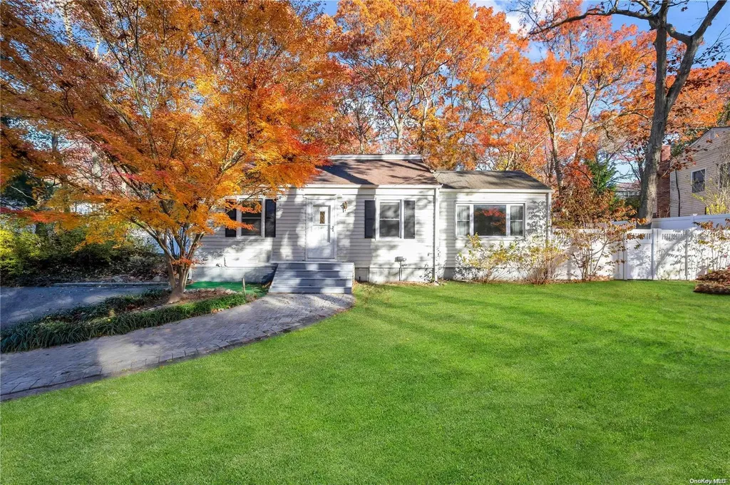 593 Meadow Road Kings Park NY 11754