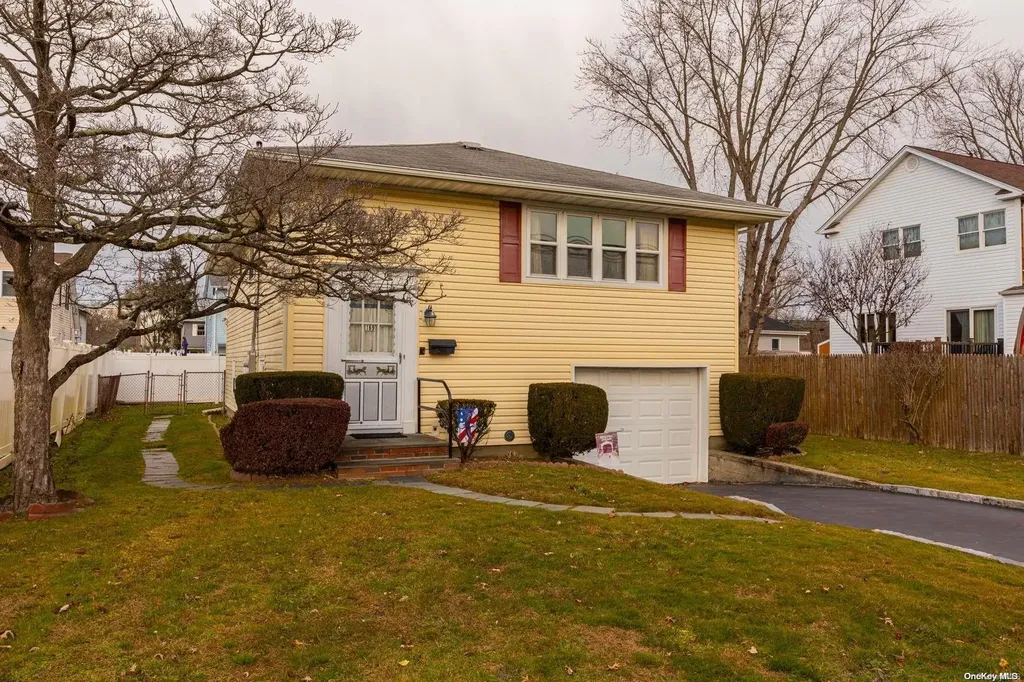 169 Moffitt Boulevard Islip NY 11751