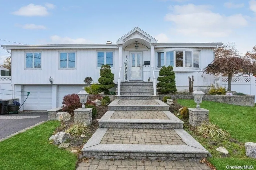 2542 Nelson Drive Seaford NY 11783