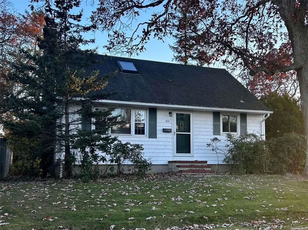 312 Kurzon Road West Islip NY 11795