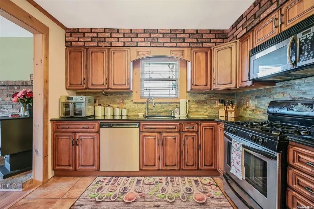 65 Propose Road Shirley NY 11967