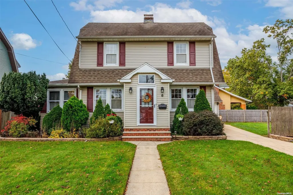 8 Central Parkway Merrick NY 11566