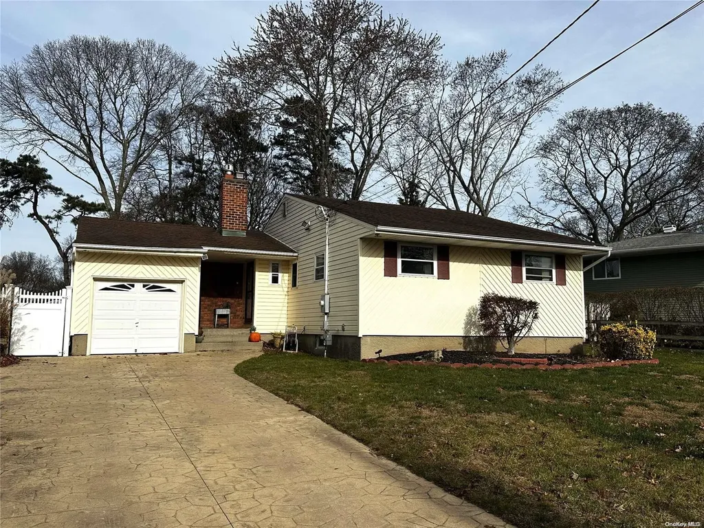110 Jacqueline Lane Centereach NY 11720