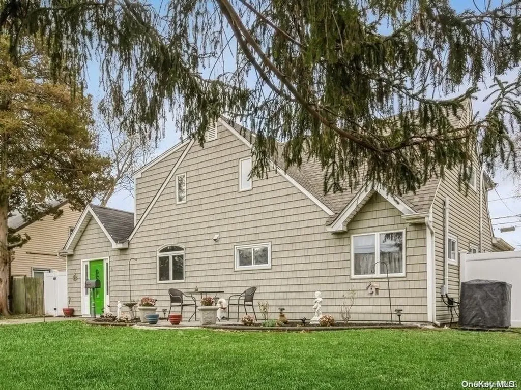 76 Elm Drive N Levittown NY 11756