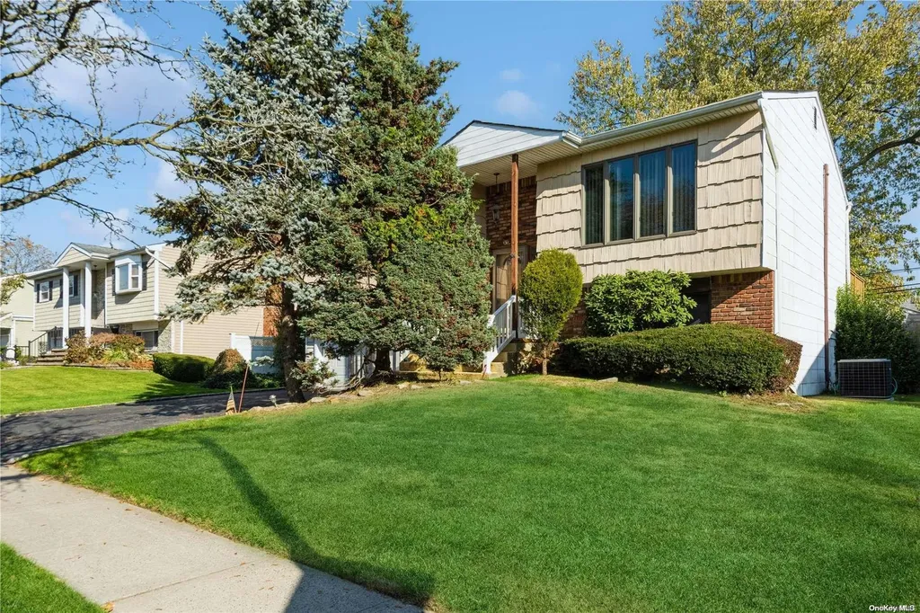 68 Ruby Lane Plainview NY 11803