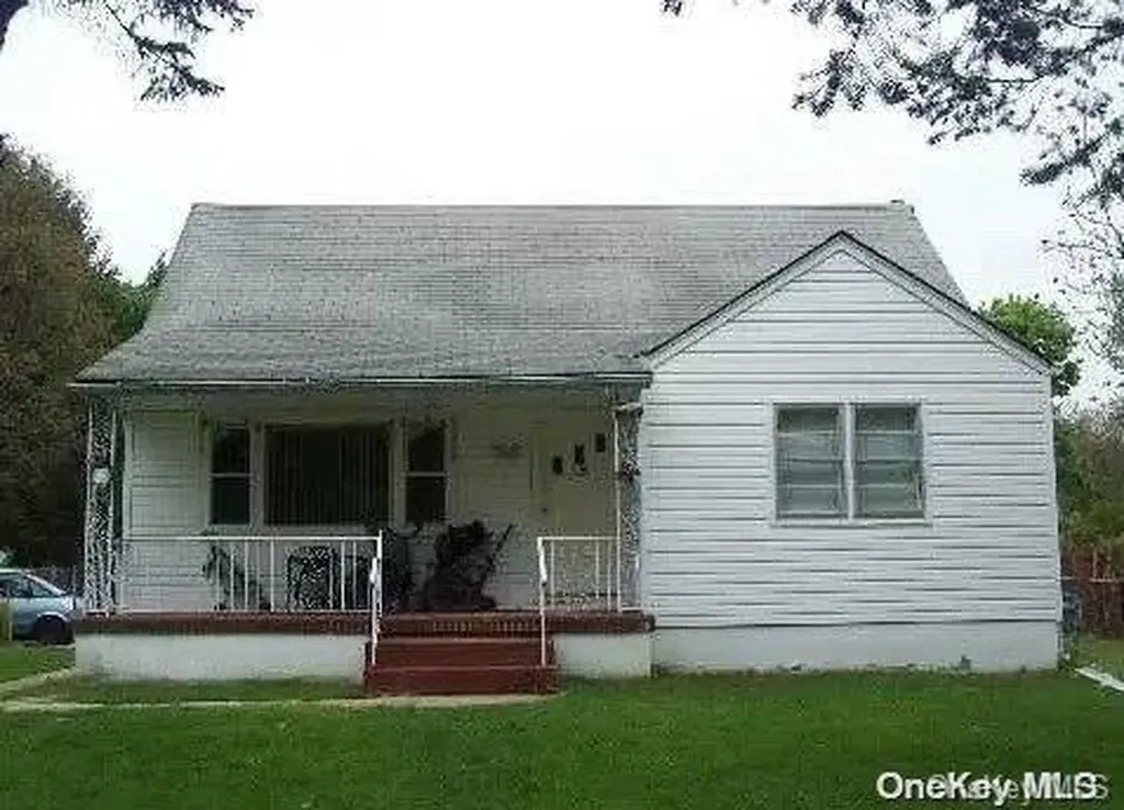 19 Fulton Street Brentwood NY 11717